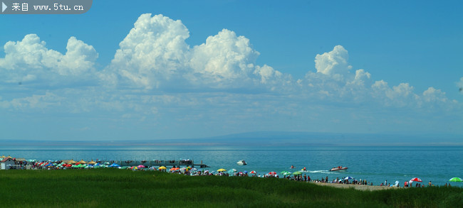 新疆乌伦古湖景色 海滨浴场图片