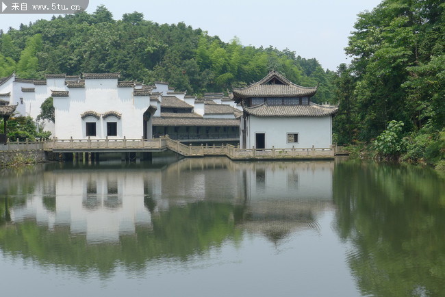 湖中古建筑物图片