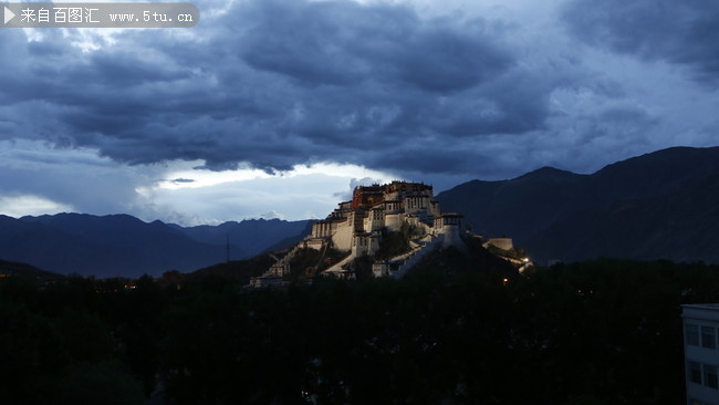 布达拉宫夜景图片