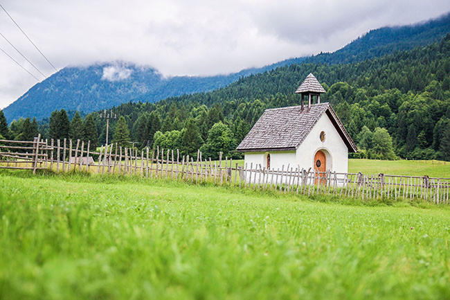 远山草地风景图片素材