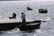 湖泊渔船