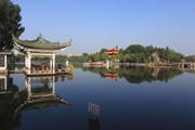 园林风景图片 湖中凉亭摄影