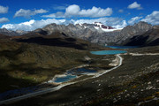 山地湖泊风景图片
