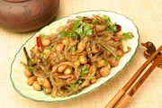 花生仁鱼皮菜品图片
