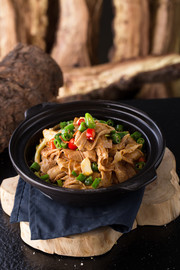 家常砂锅豆皮图片