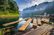 自然山水风景竹筏高清图片