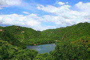 山中湖泊风景高清图片
