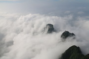山间云雾风景图片下载