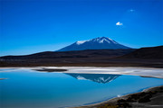 湖泊雪山风景图片