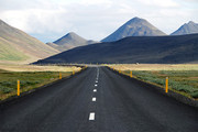 大山之中的公路美景图片
