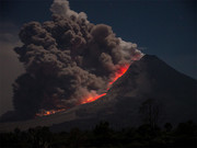 火山喷发图片