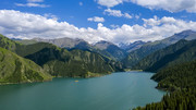 天山天池右岸全景