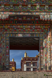 藏式寺庙大门图片
