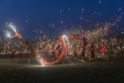 打铁花舞龙秀摄影图