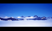 云雾中的雪山风光